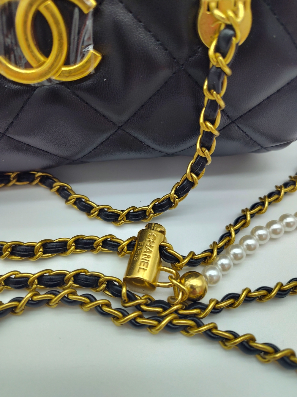 CHANEL Makeup Promotional Black Quilted Barrel Vanity Bag Pearl Chain Beaute - Picture 5 of 14